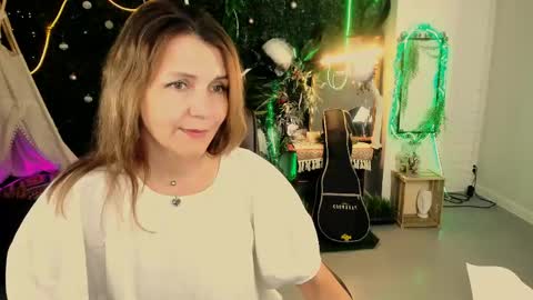 Snapshot of nicolehits chatting on 05/06/26, 01:16 nicolehits online show from 05/06/26, 01:16