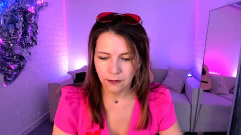 Snapshot of nicolehits chatting on 05/15/26, 01:18 nicolehits online show from 05/15/26, 01:18