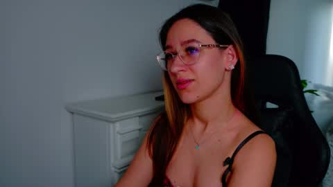 nicoleirisxxx online show from 02/05/26, 06:40