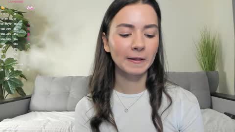 Snapshot of nicoleluuv chatting on 02/12/25, 04:11 Dua Lipa online show from 02/12/25, 04:11