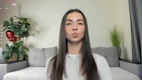 Snapshot of nicoleluuv chatting on 02/28/25, 01:14 Dua Lipa online show from 02/28/25, 01:14