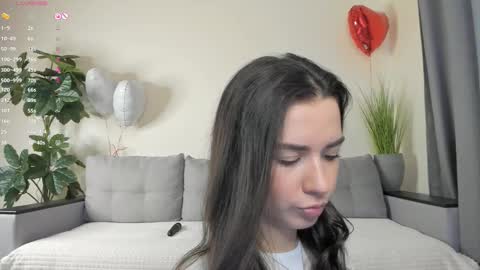 Snapshot of nicoleluuv chatting on 03/07/25, 01:29 Dua Lipa online show from 03/07/25, 01:29