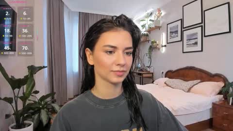 Snapshot of nicoleluuv chatting on 10/13/25, 01:11 Dua Lipa online show from 10/13/25, 01:11