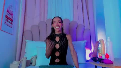 nicolemadrird online show from 09/18/25, 03:30