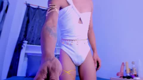 nicolemadrird online show from 11/06/25, 03:07