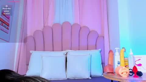 Snapshot of nicolemadrird chatting on 02/12/26, 11:27 nicolemadrird online show from 02/12/26, 11:27