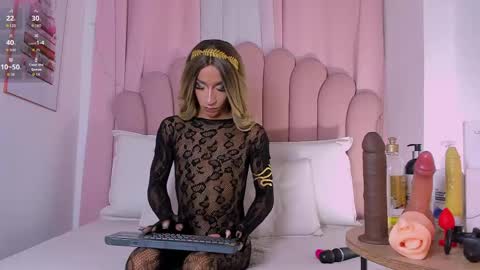 nicolemadrird online show from 04/15/26, 11:50