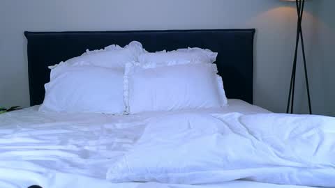 Nicole online show from 10/16/25, 05:19