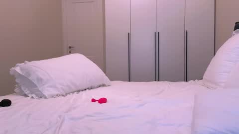 Nicole online show from 11/10/25, 05:06