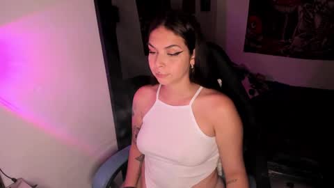 Snapshot of nicolepeachx chatting on 01/23/25, 02:02 Nicol independent model online show from 01/23/25, 02:02
