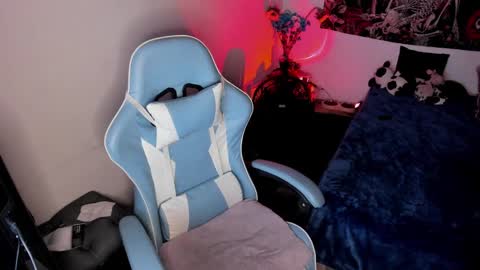 Snapshot of nicolepeachx chatting on 02/07/25, 12:42 Nicol independent model online show from 02/07/25, 12:42
