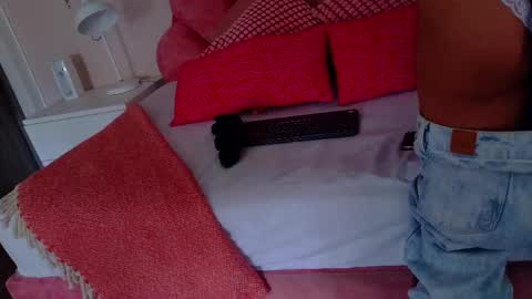 N I C O L E T  online show from 11/18/25, 07:29