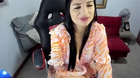 Snapshot of nicolettcolin chatting on 12/30/24, 11:38 Nicolettcolin online show from 12/30/24, 11:38