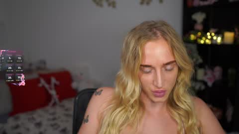 Snapshot of nicolette__shea_ chatting on 12/20/24, 10:05 nicolette__shea_ online show from 12/20/24, 10:05
