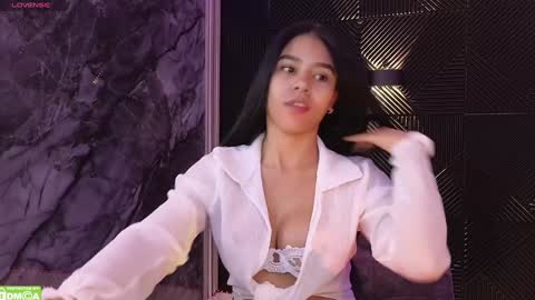 Snapshot of nicollbashel chatting on 12/16/24, 10:50 Nicoll Independent model online show from 12/16/24, 10:50