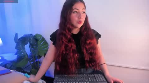 Snapshot of nicolle_evanss_ chatting on 04/30/26, 03:57 nicolle_evanss_ online show from 04/30/26, 03:57
