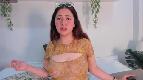 Snapshot of nicolle_evanss_ chatting on 05/28/26, 03:26 nicolle_evanss_ online show from 05/28/26, 03:26