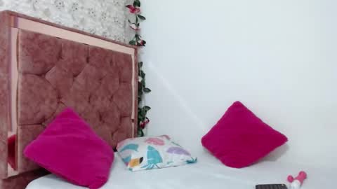 nicolle gomes online show from 09/12/25, 10:43