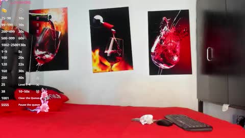 nicolle_hanks1 online show from 09/30/25, 01:43