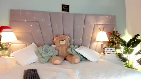 Nicolle Mays online show from 12/27/24, 01:18