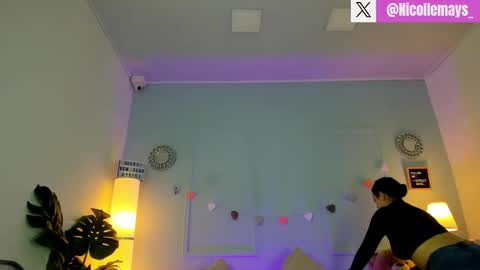 Nicolle Mays online show from 03/04/25, 02:10