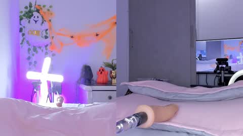 Nicolle Saenzz online show from 10/06/25, 10:40