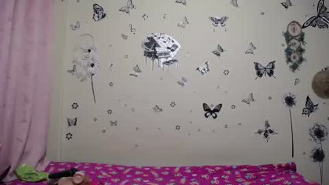 nicolle_sky online show from 06/26/26, 08:19