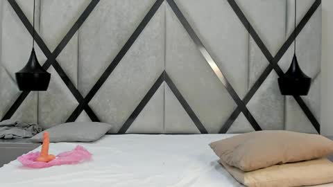 Nicolle Baker online show from 04/22/26, 09:49