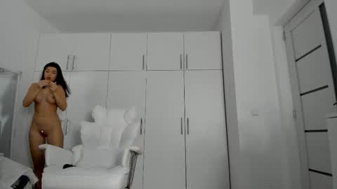 Snapshot of nicolledelight chatting on 11/28/25, 05:43 Nicolle online show from 11/28/25, 05:43