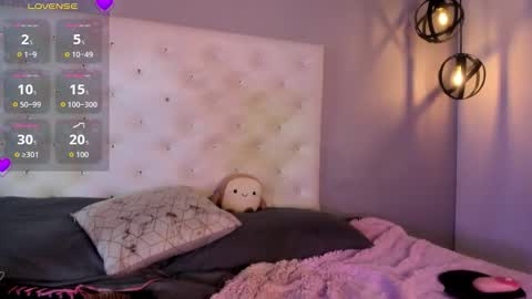 Nicolle online show from 02/20/26, 01:55