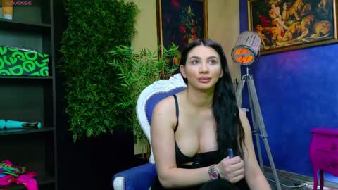 Nicolle online show from 04/14/26, 10:43