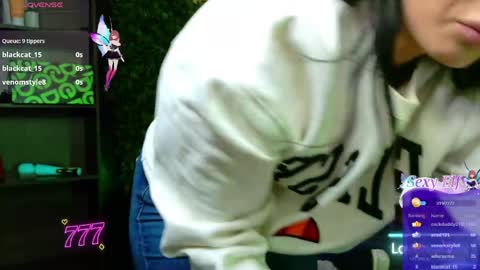 Nicolle online show from 04/23/26, 12:29