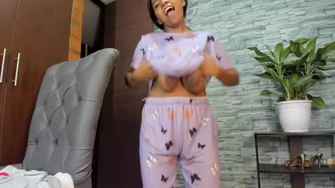 nicollesofia3 online show from 02/08/25, 03:52