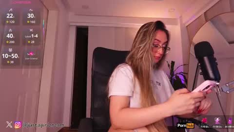 Snapshot of nicollet_ chatting on 09/20/25, 01:50 Nicollet online show from 09/20/25, 01:50