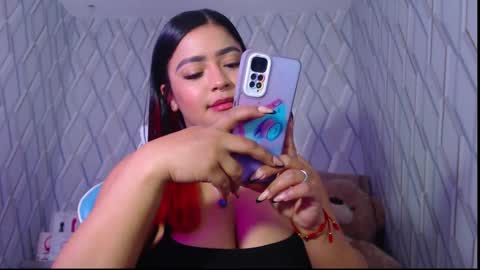 Nicolle Miley online show from 01/28/25, 04:50