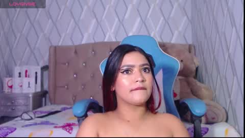 Nicolle Miley online show from 02/01/25, 03:19