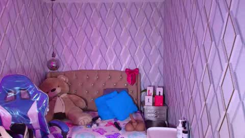 Nicolle Miley online show from 02/23/26, 03:59