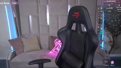 Nicole online show from 10/21/25, 04:46