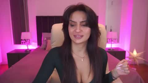 Nicole online show from 12/19/25, 07:04