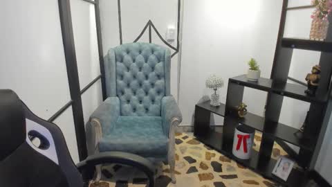 NicolRoss online show from 12/19/25, 09:44