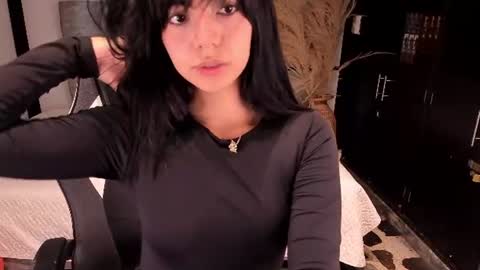 Snapshot of nicolross_ chatting on 07/18/26, 12:37 NicolRoss online show from 07/18/26, 12:37