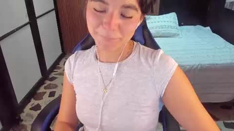 Snapshot of nicolross_ chatting on 07/21/26, 11:29 NicolRoss online show from 07/21/26, 11:29