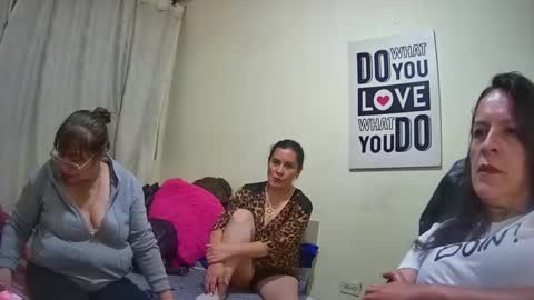 Snapshot of nicoltatiana_ chatting on 10/07/25, 11:35 nicoltatiana_ online show from 10/07/25, 11:35