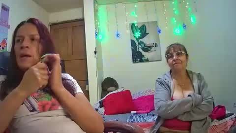 nicoltatiana_ online show from 12/04/25, 12:09