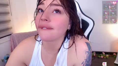 Snapshot of nicolthompsonn chatting on 10/31/25, 02:01 Nicol online show from 10/31/25, 02:01