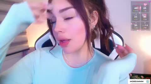 Snapshot of nicolthompsonn chatting on 12/02/25, 01:11 Nicol online show from 12/02/25, 01:11