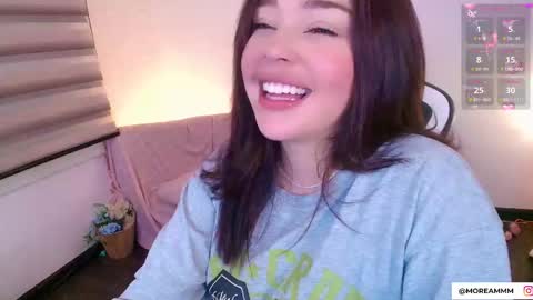 Snapshot of nicolthompsonn chatting on 12/17/25, 01:44 Nicol online show from 12/17/25, 01:44