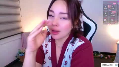 Snapshot of nicolthompsonn chatting on 12/22/25, 12:51 Nicol online show from 12/22/25, 12:51