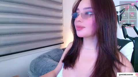 Snapshot of nicolthompsonn chatting on 01/13/26, 01:11 Nicol online show from 01/13/26, 01:11