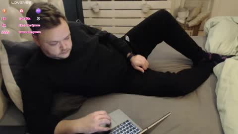 Snapshot of nielsgellen chatting on 01/07/26, 10:45 nielsgellen online show from 01/07/26, 10:45